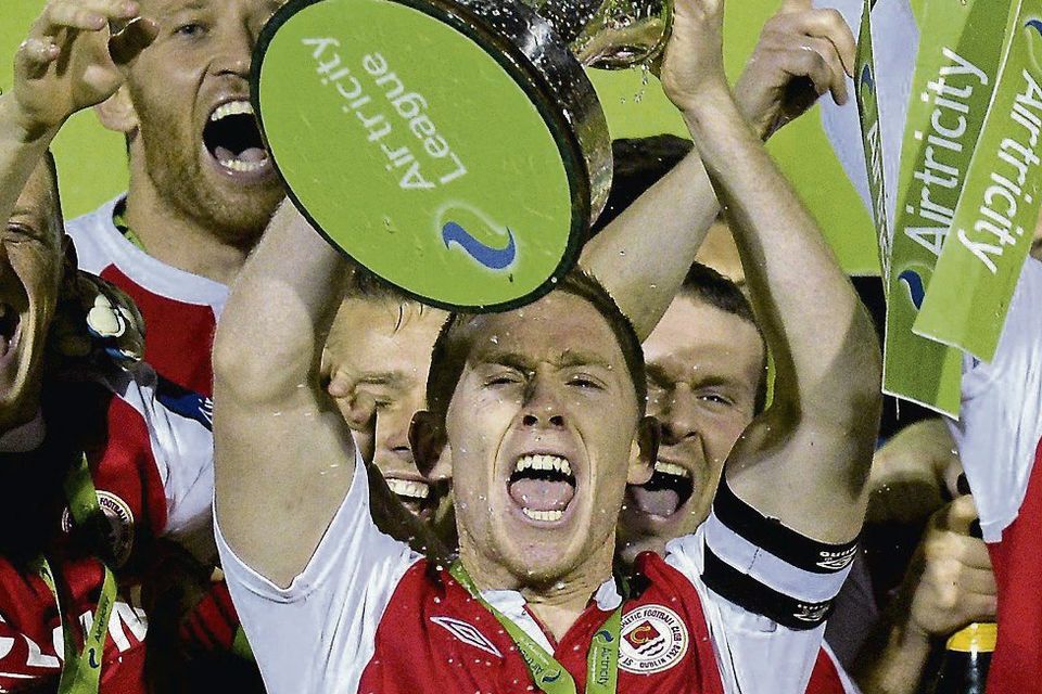 St Patrick’s Athletic captain Conor Kenna lifts the Airtricity League Premier  Division Trophy alongside his team-mates MATT BROWNE/SPORTSFILE