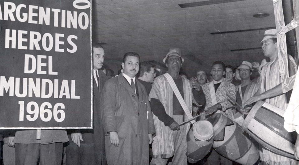 Argentine fans cheer their team prior to leaving Buenos Aires for the 1966 tournament. Photo: Getty Images