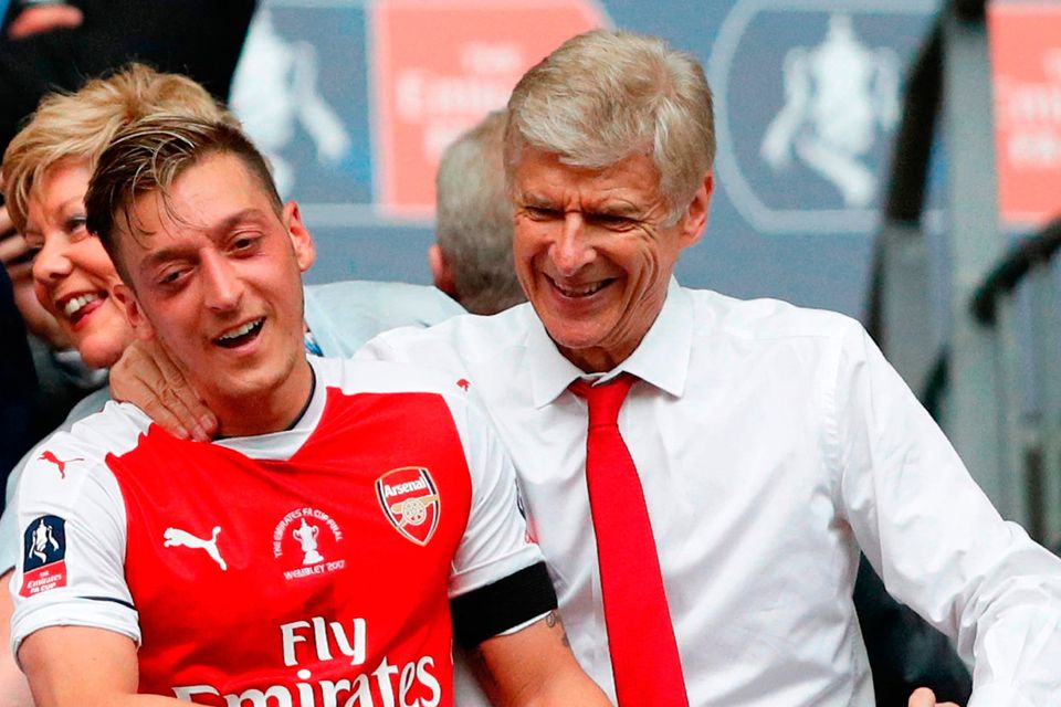 Arsenal's French manager Arsene Wenger (R) and Arsenal's German midfielder Mesut Ozil