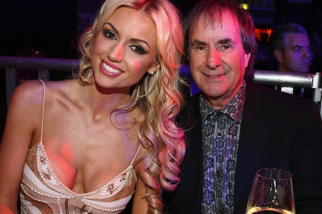 Rosanna Davison sends Dunnes Stores fans into a frenzy as she