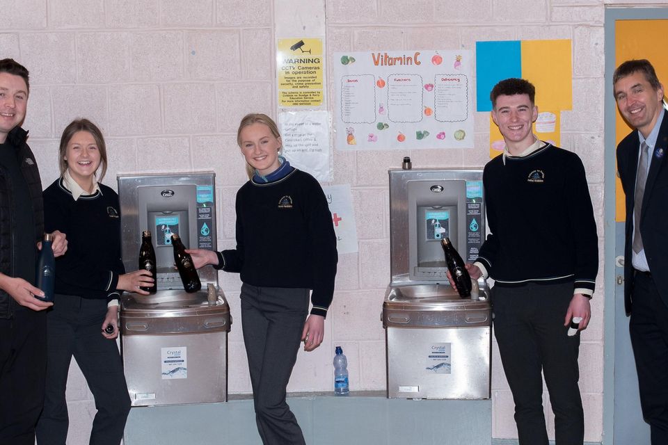 Francis Courtney, a teacher at Coláiste na Sceilge in Cahersiveen pictured with students Lorna O Shea, Marie Donald, Michael Kavanagh and Princial Maurice Fitzgerald as they showed off their new CrystalClearwater.ie filtered fountains and Narcissips.com crested reusable water bottles. Photo by Christy Riordan.