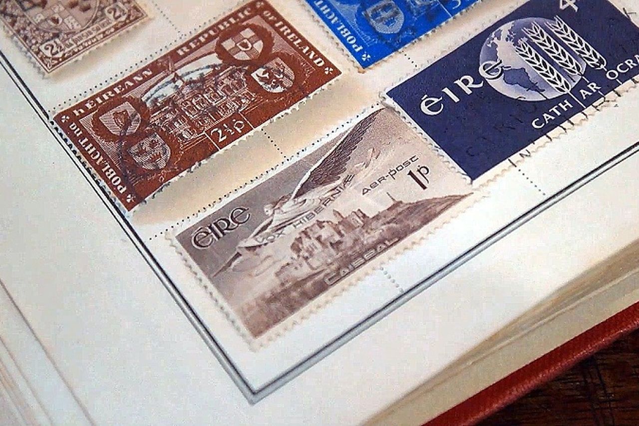 An Post 1.35 Euro Irish Postage Stamps Roll of 100 Stamp - Hunt Office  Ireland