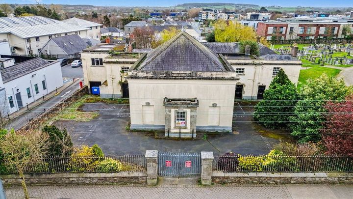 Historic Wexford building which served as a town courthouse is on the market for €400,000