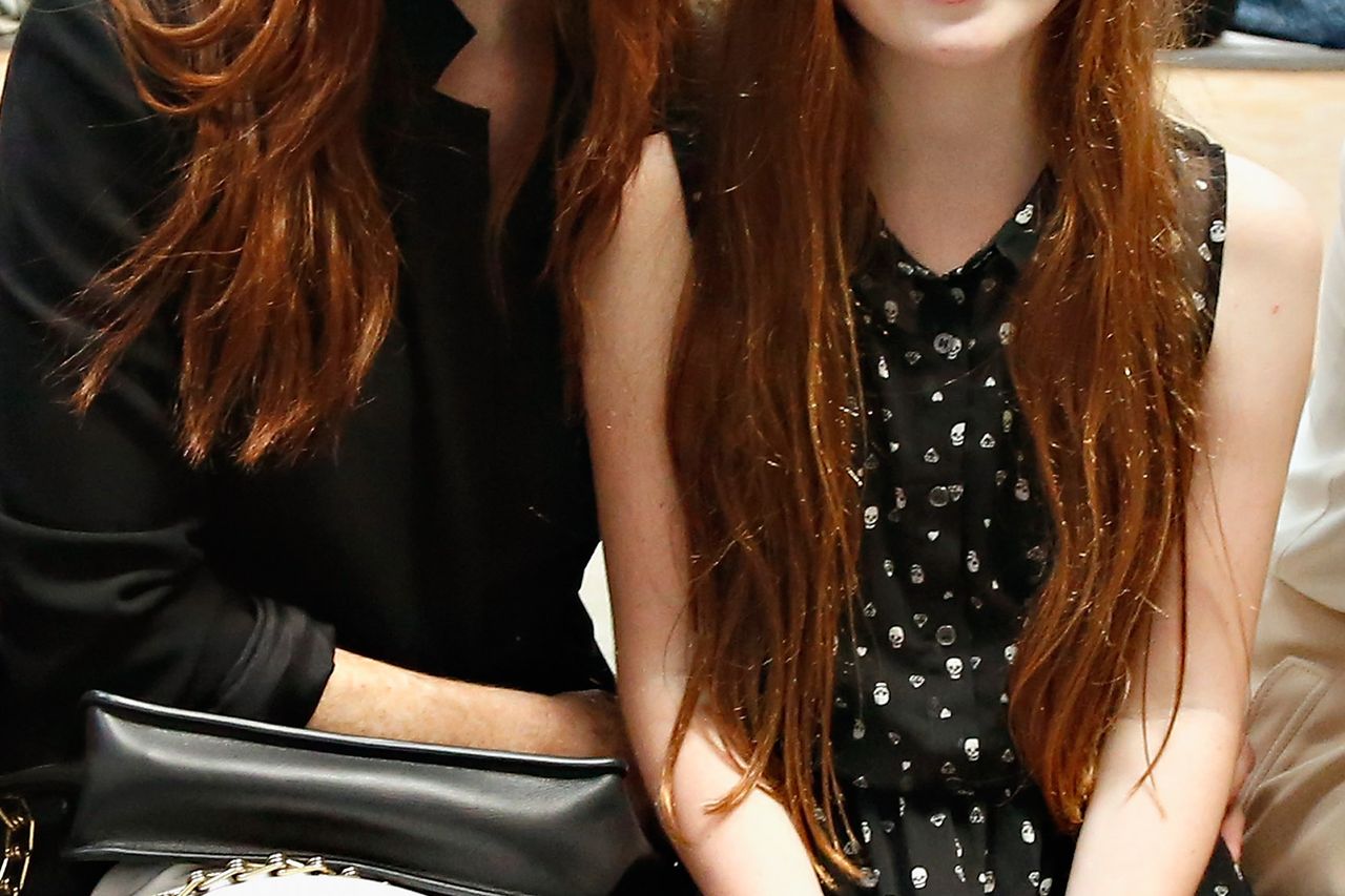 Fashion pack have to blink twice as Julianne Moore and her mini-me daughter  sit FROW | Irish Independent