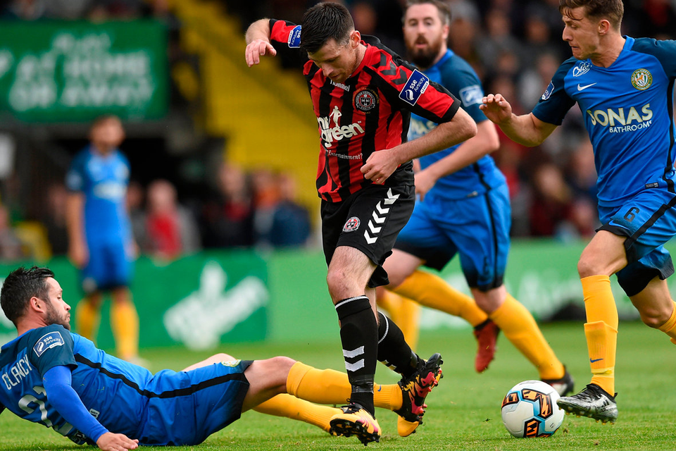 Bray Wanderers’ duo Tim Clancy and Keith Buckley combine to dispossess Bohs’ Dinny Corcoran during last night’s SSE Airtricity League Premier Division match at Dalymount Park. Photo: Sportsfile