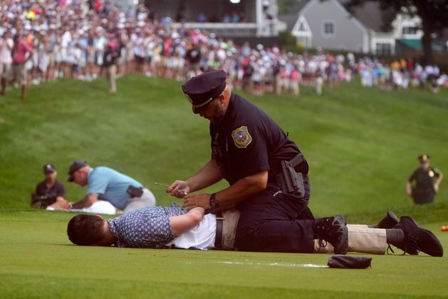 Watch: Scottie Scheffler wins Travelers Championship play-off after protesters storm 18th green