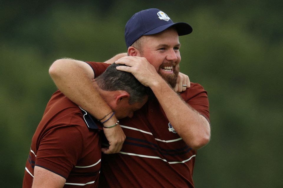 Shane Lowry and Rory McIlroy overcome torrent of abuse to leave Europe on  brink of famous Ryder Cup win | Irish Independent