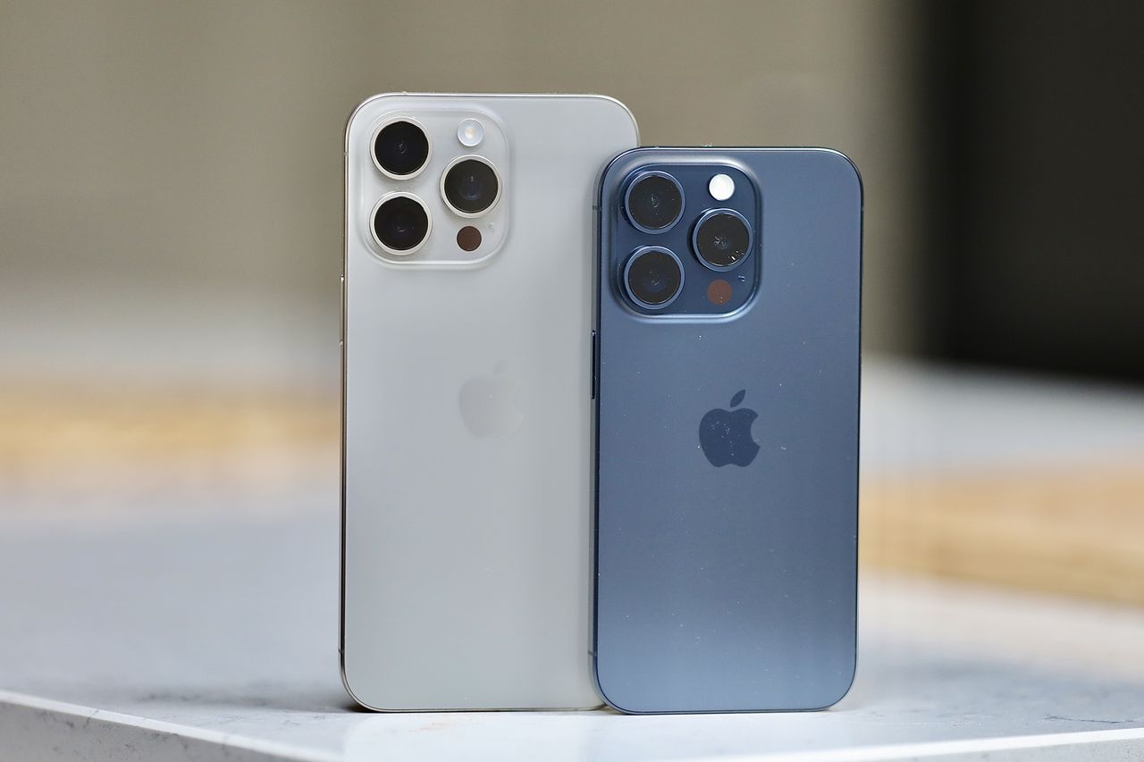 iPhone 15 vs. 35mm Camera