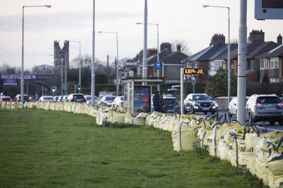 Dublin city council shore up flood defences on Clontarf ahead of the forecasted storm. Photo: Arthur Carron.