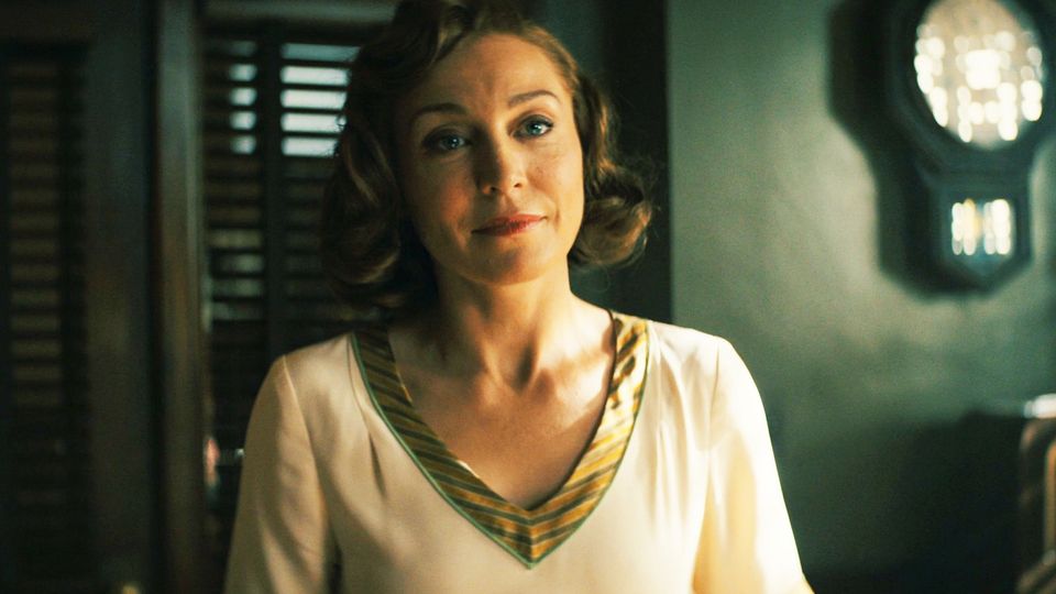 Juliet Rylance who plays Della in Perry Mason