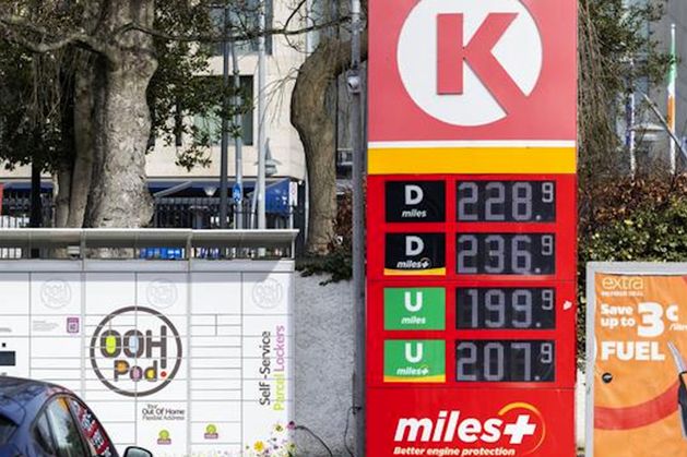 燃料価格は 1 リットルあたり 2.30 ユーロ近くに急騰 – ポンプでのさらなる苦痛が予測される