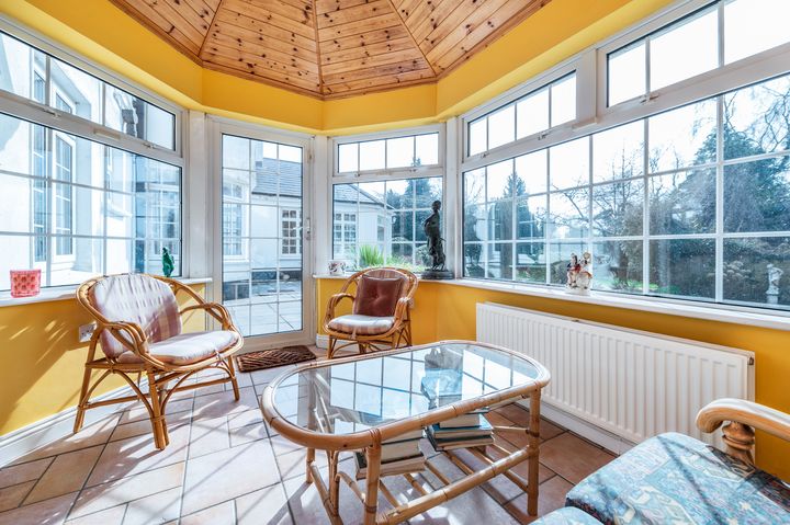 The Kildare lodge with bright sunroom that comes with free concert tickets