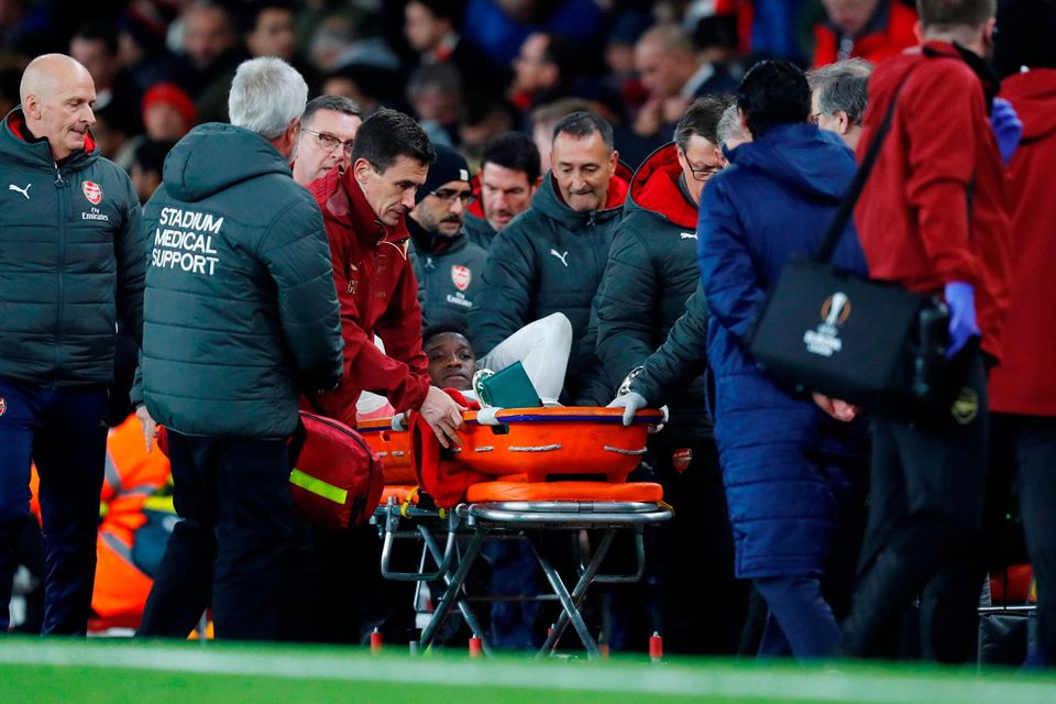 Soccer Football - Europa League - Group Stage - Group E - Arsenal v Sporting CP - Emirates Stadium, London, Britain - November 8, 2018  Arsenal's Danny Welbeck leaves the pitch on a stretcher after sustaining an injury   REUTERS/Eddie Keogh