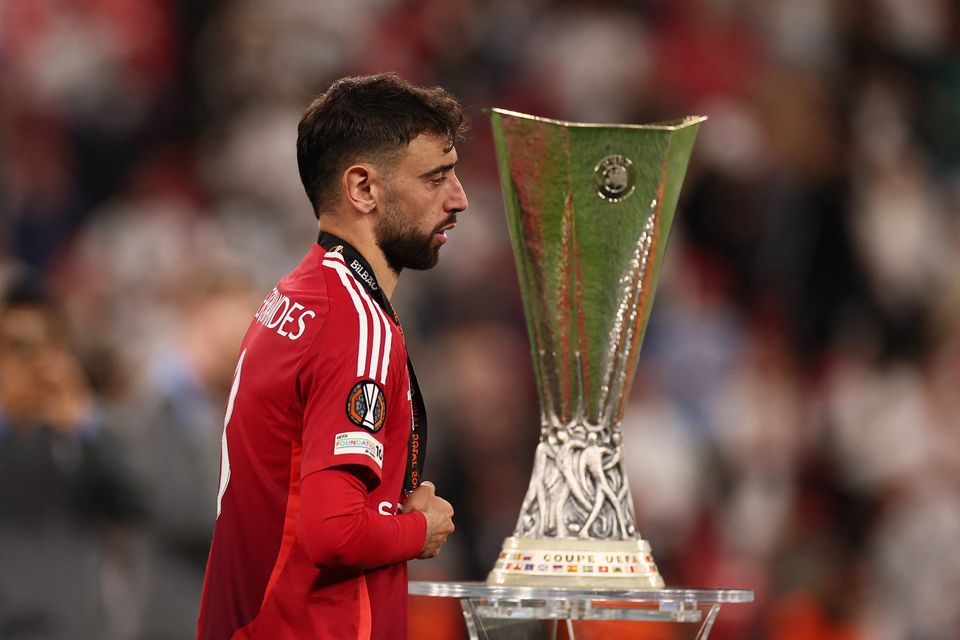 Soccer Football - Europa League - Final - Tottenham Hotspur v Manchester United - San Mames, Bilbao, Spain - May 21, 2025
Manchester United's Bruno Fernandes looks dejected as he walks past the trophy after collecting his runners up medal REUTERS/Isabel Infantes