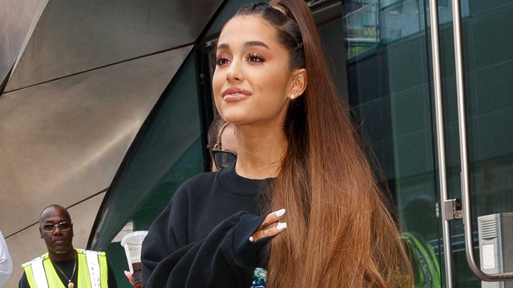 Ariana Grande touches down in Dublin - and goes vintage shopping in Temple  Bar