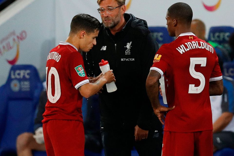 Liverpool manager Jurgen Klopp speaks to Philippe Coutinho during Leicester defeat