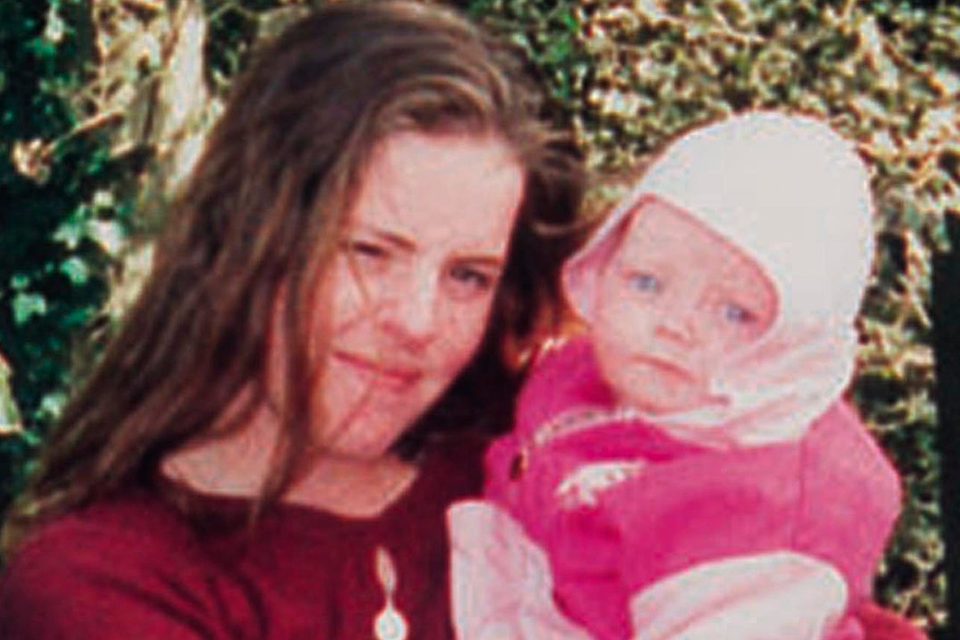 Missing mum Fiona Sinnott with her daughter Emma