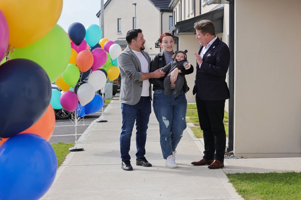 Minister for Housing, Local Government and Heritage Darragh O’Brien with new houseowners, Adran, Andree Berci and their son Damian Berci. Photo by Valerie O'Sullivan.