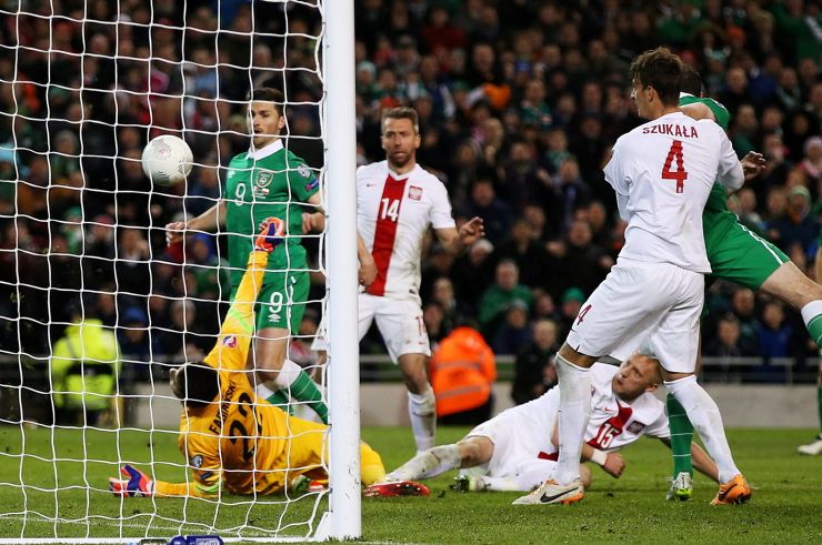 Football - Republic of Ireland v Poland - UEFA Euro 2016 Qualifying Group D - Aviva Stadium, Dublin, Republic of Ireland - 29/3/15
Ireland's Shane Long (L) scores their first goal
Action Images via Reuters / Paul Childs
Livepic
EDITORIAL USE ONLY.