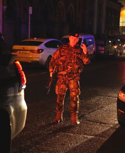 The Army Bomb Disposal Unit on the scene in Dublin this evening. Photo: Stephen Collins /Collins Photos