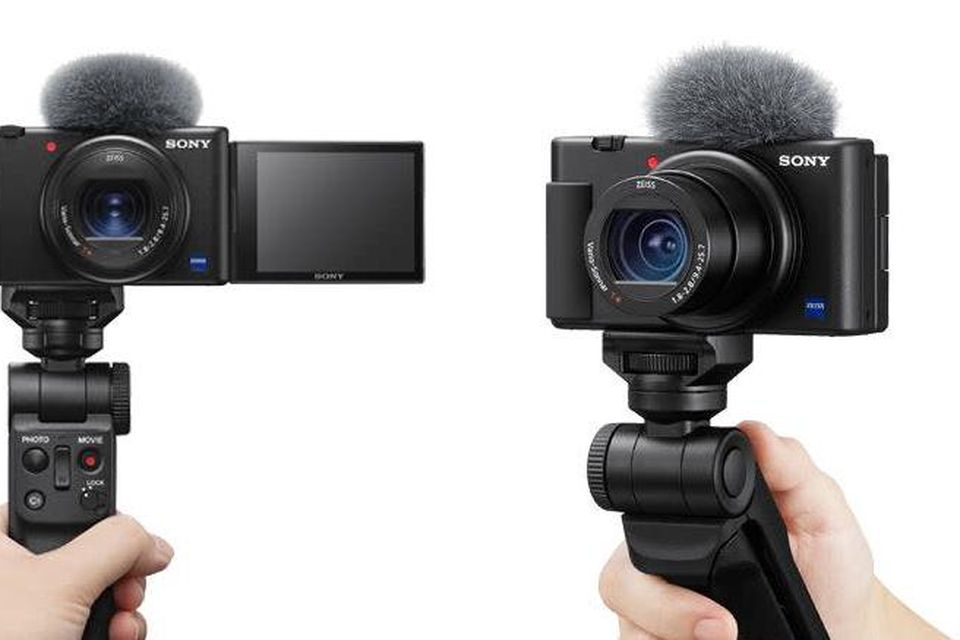 Sony unveils 'idiot proof' r camera