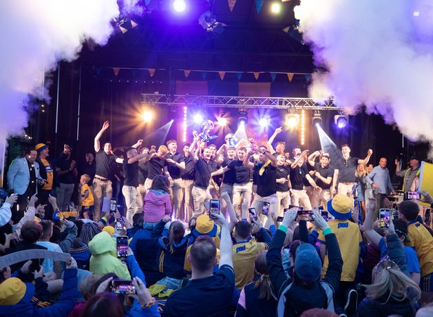 Record attendance at Clare All-Ireland Homecoming as over 35k people welcomed players home