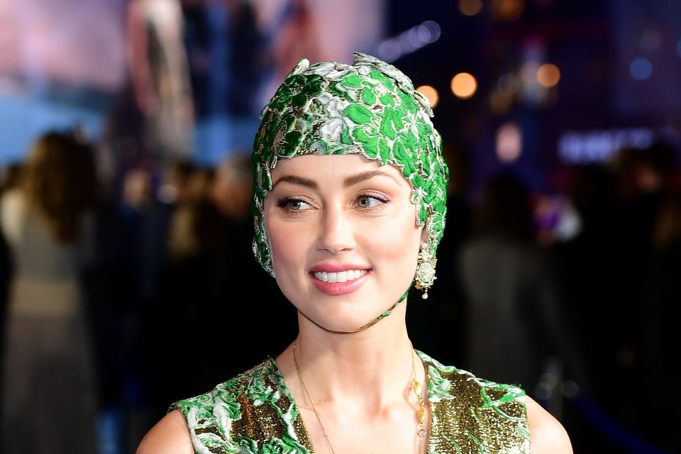 Amber Heard wows at Aquaman premiere in emerald cap and gown | Irish  Independent