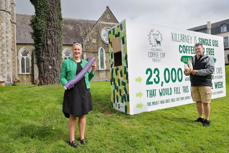 Alice Thompson, Brehon Hotel, Killarney and Alan Oliver, Lir Cafe, handing in their disposable coffee cups in Killarney town centre, Co Kerry. Photo: Valerie O'Sullivan