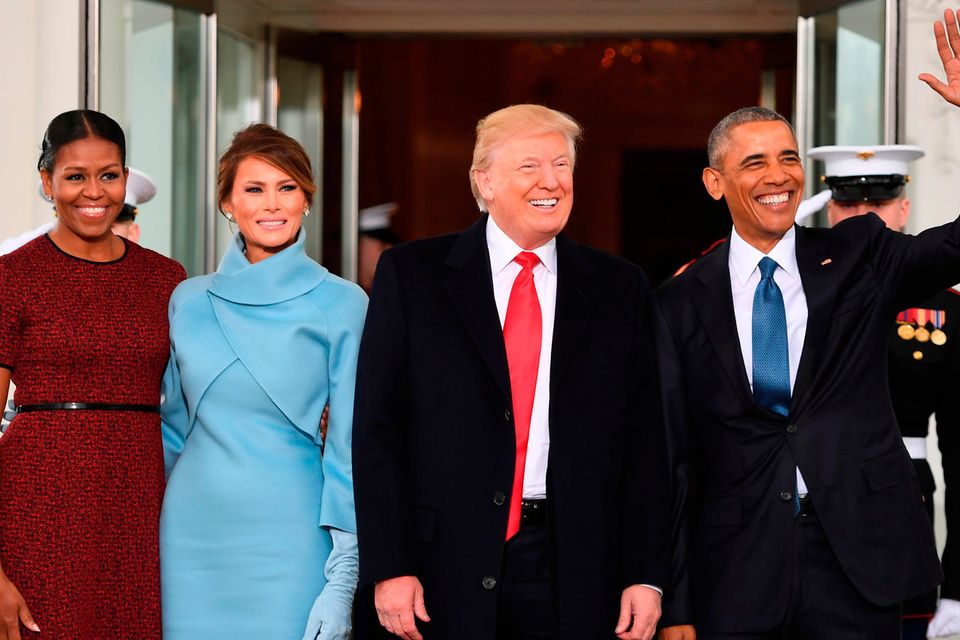 US President Barack Obama(R) and First Lady Michelle Obama(L) welcome Preisdent-elect Donald Trump(2nd-R) and his wife Melania to the White House
