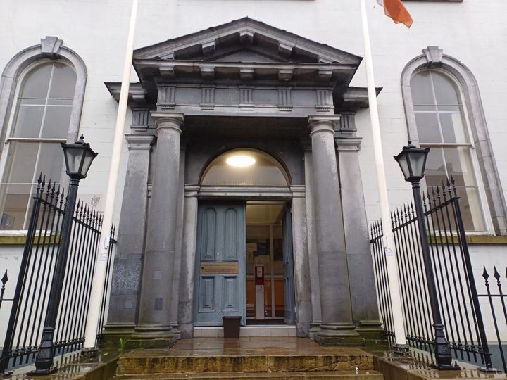 ‘Utterly unprofessional’ Kerry building surveyor walks free from court after sexually assaulting young woman in her midlands home