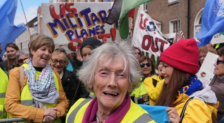 Lelia Doolan (91) walks 220km to Dáil in protest at US military use of Shannon Airport