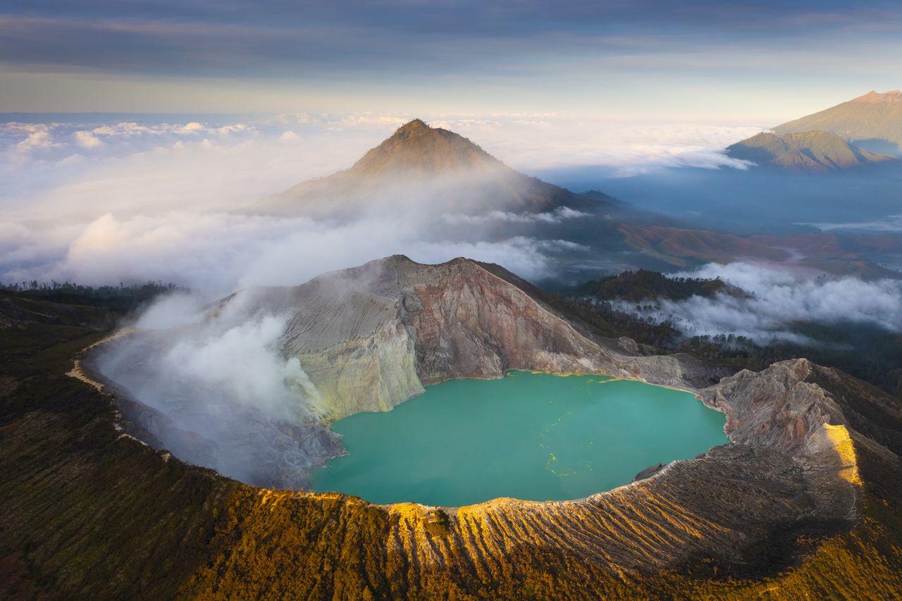 Chinese woman posing for photo dies after fall from edge of crater on  Indonesian volcano | Irish Independent