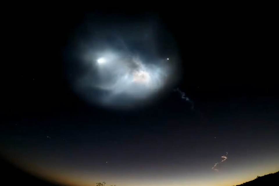 Why SpaceX's rocket created a light show over Los Angeles