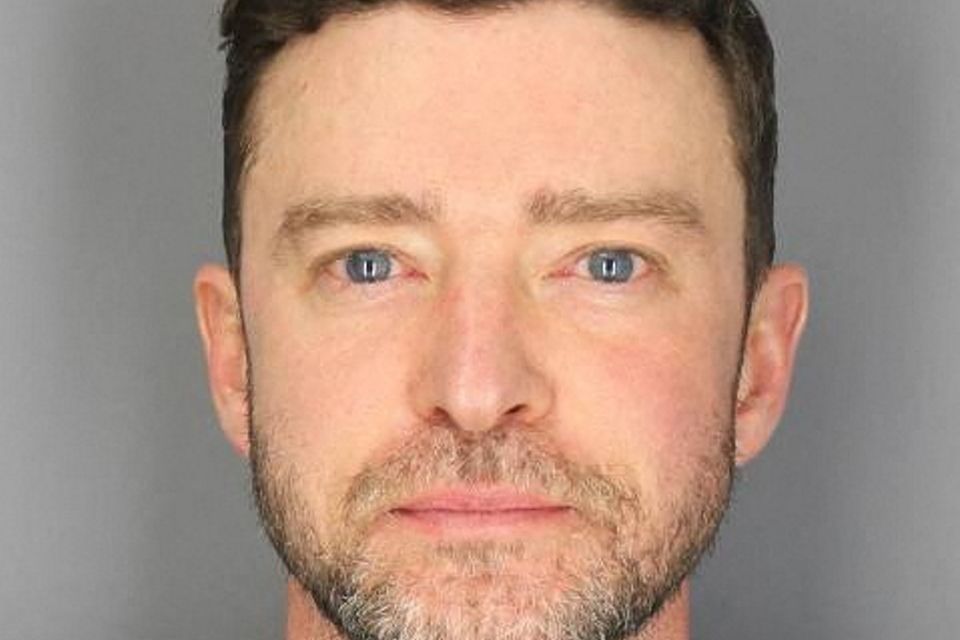 Justin Timberlake aparece en esta foto bajo custodia policial después de ser arrestado por conducir en estado de ebriedad.  Foto: Boletín de la Policía/Reuters.