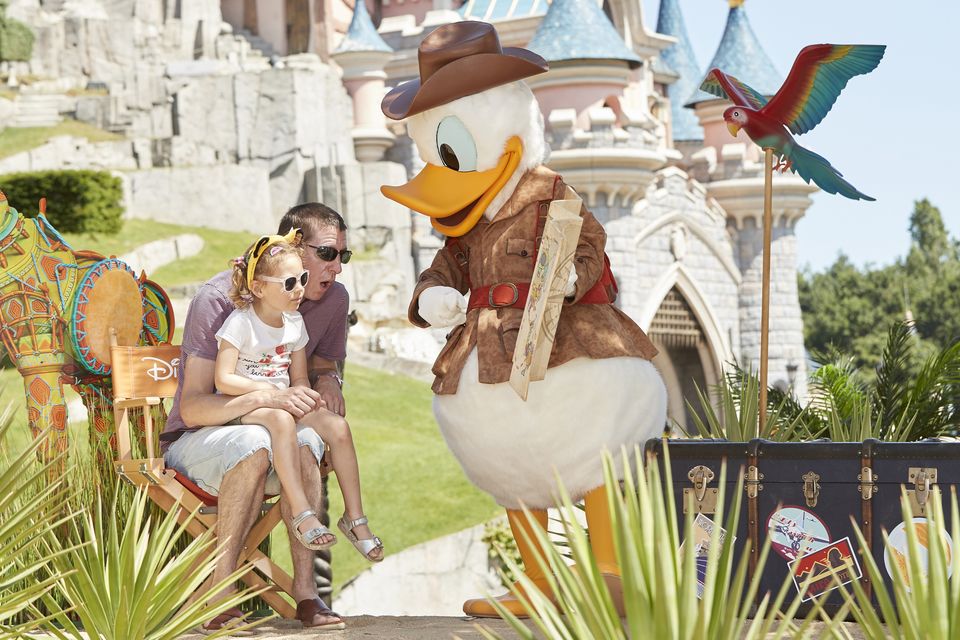 Finn and Giorgia with Donald Duck