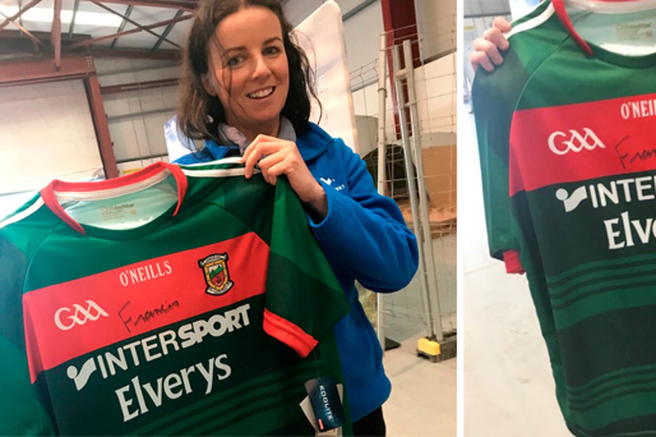 Mayo for Psalm: 'I'm fed up listening to them going on about Mayo not  winning' - Pope signs jersey in bid to end curse