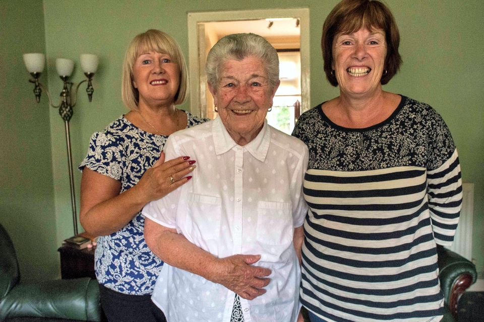Sunday 14 September 2014. Oranmore Rd. Ballyfermot. Agnes Mullen with her daughters Jacqueline (left) and Marian.