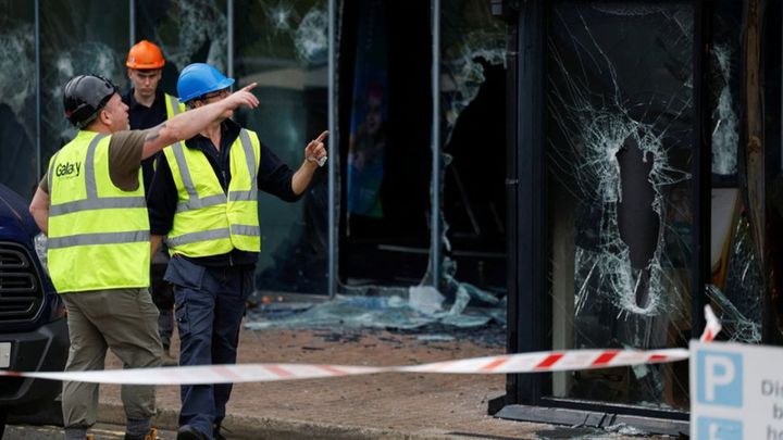 Fourth night of violence in Northern Ireland: 22 police officers injured in night of disorder in Portadown