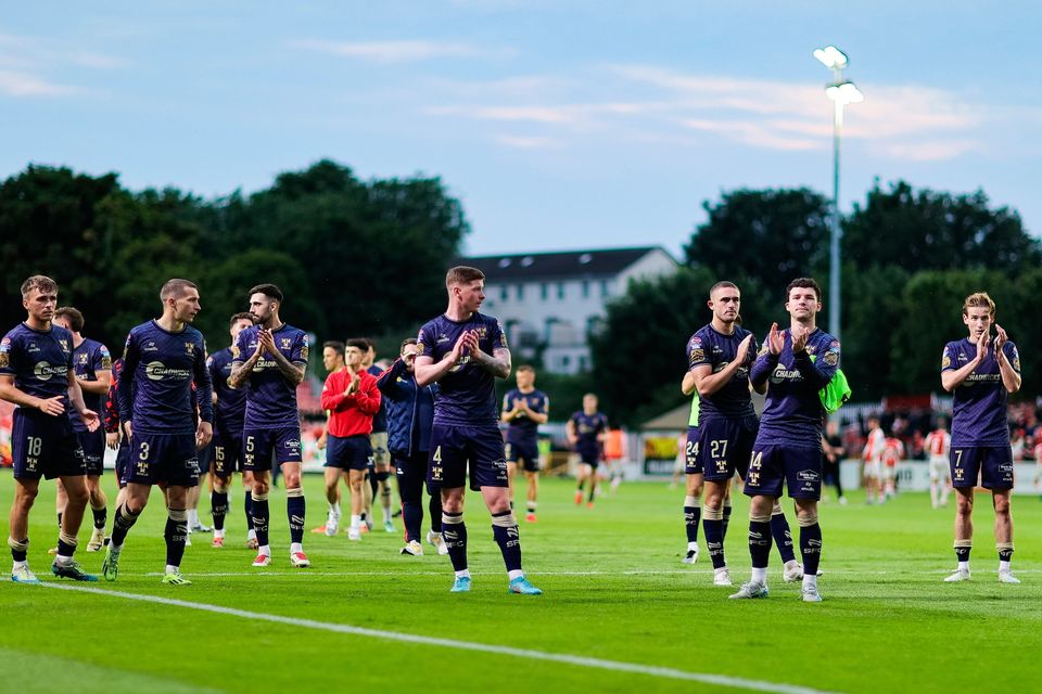 Shelbourne players applaud their supporters after their Premier Division victory over St Patrick's Athletic at Richmond Park last night. Photo: Thomas Flinkow/Sportsfile