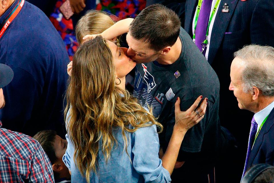 Merry Christmas from Hollywood! Gisele gets a kiss from Tom Brady