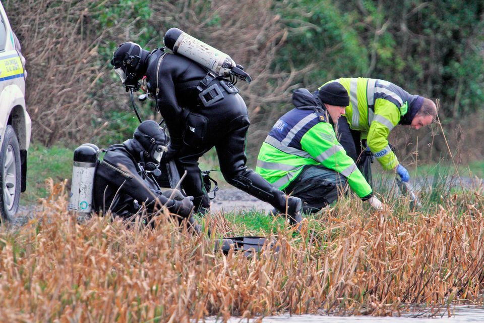 Probe: Garda underwater unit members search the Grand Canal in January 2016 as part of the investigation into Kenneth O’Brien’s murder. Photo: Colin Keegan, Collins