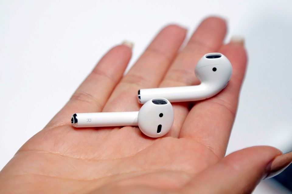 Listen up: Apple's AirPods offer discreet and stylish alternative clunky headphones | Independent.ie
