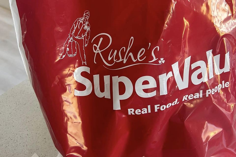 The SuperValu shopping bag featuring the famous photo of Matt Damon. Pic: @helen_coppinger