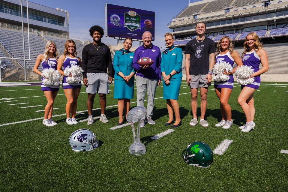 Kansas State coach Chris Klieman with Kansas State players, cheerleaders and Aer Lingus staff.