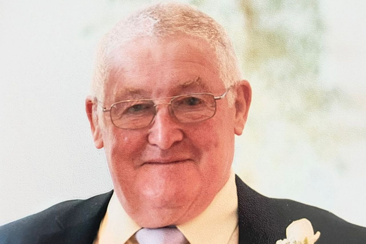 Former Ireland international Shane Byrne lays father Arthur to rest ...