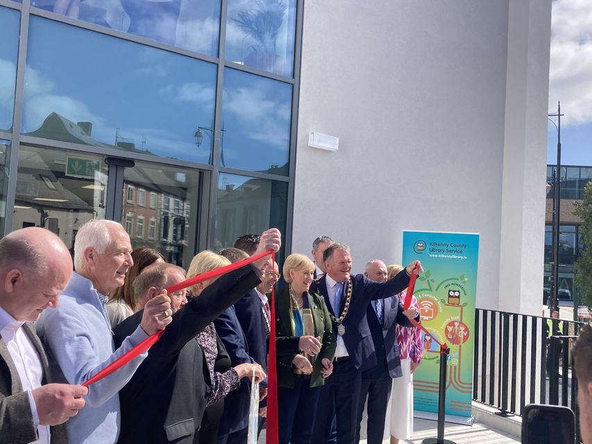Minister Humphreys cutting the ribbon outside the new library in the heart of Kilkenny City