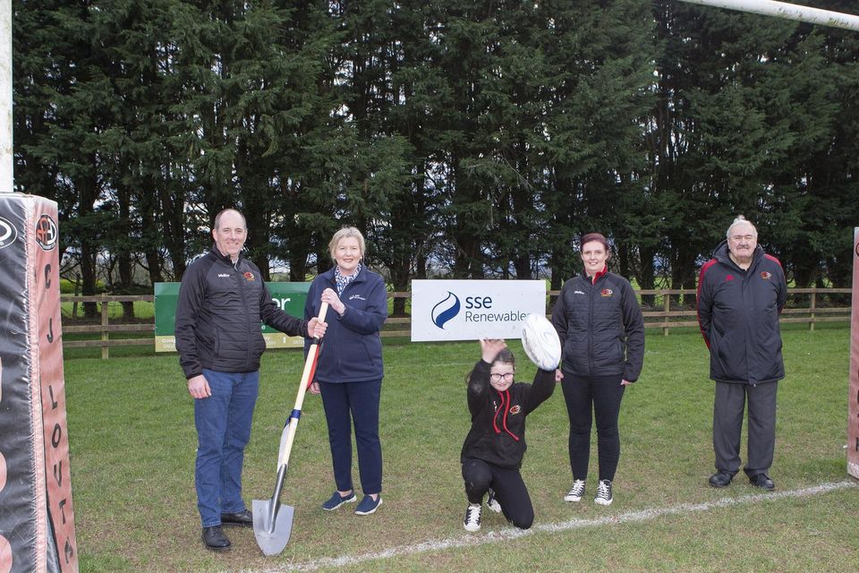 Ian Gavigan, Abbie Kavanagh, Danielle Kavanagh and Chris Healy of Arklow Rugby Club with Deidre Keogh of SSE Renewables