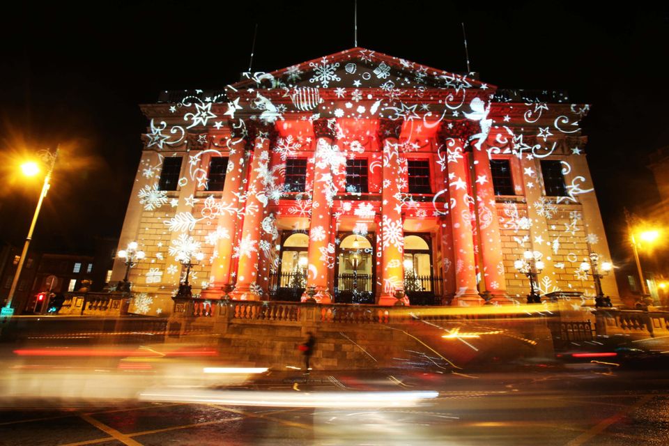 Dublin’s City Hall as ‘Winter Lights Dublin City’ went live last night