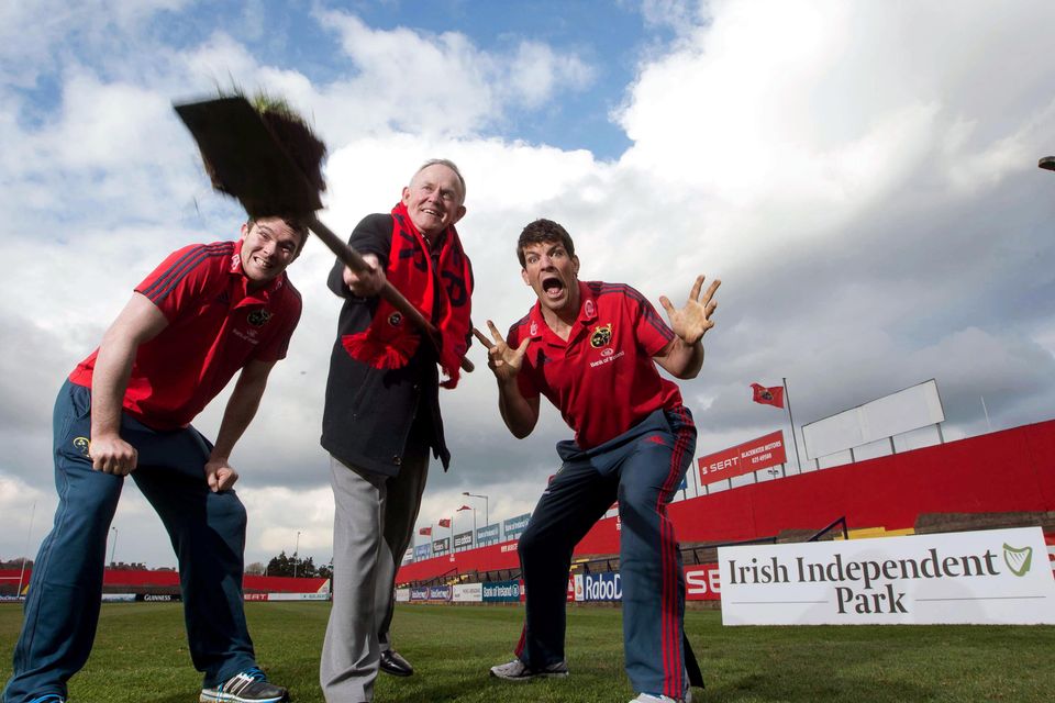 Munster's Peter O'Mahony, Chairman of INM Leslie Buckley and Munster's Donncha O'Callaghan. Photo: INPHO/James Crombie