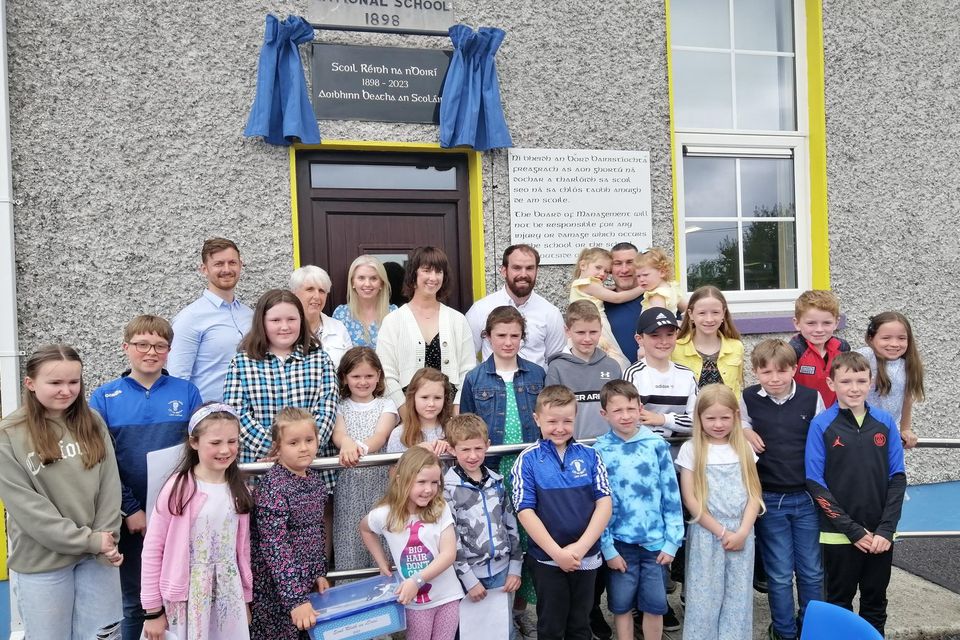 Teachers and pupils of Scoil Náisiúnta Réidh na nDoirí at Sunday's event to celebrate 125 years since its opening. 